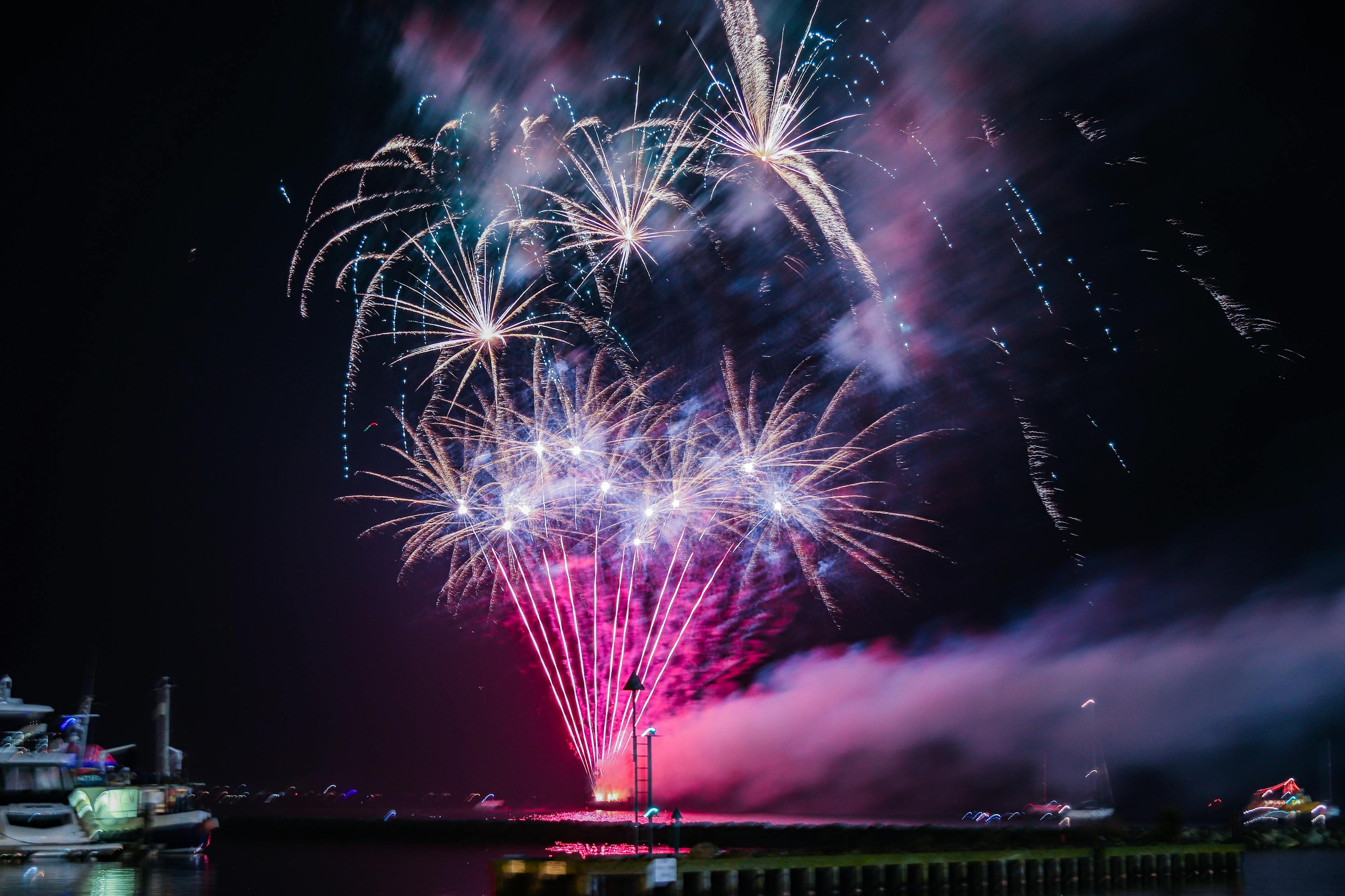 年会最新主题，共创未来，携手前行，砥砺奋进之夜