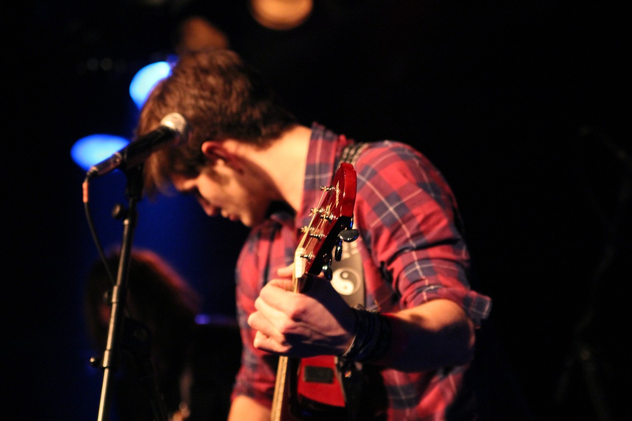 吴琼最新照片，展现多元魅力的艺术之星风采