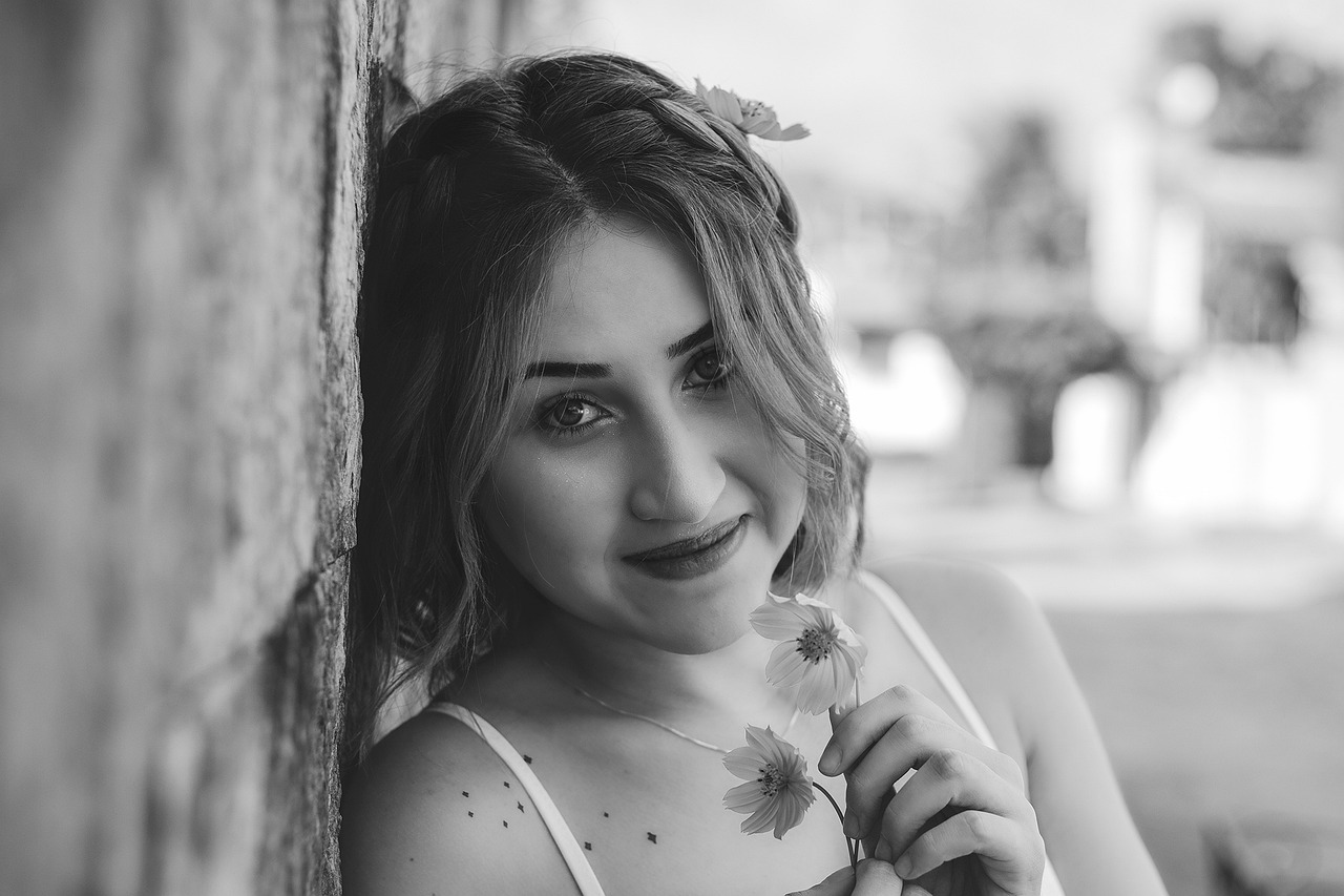 岁月赋予的魅力与风采，白头发的明星风采展现