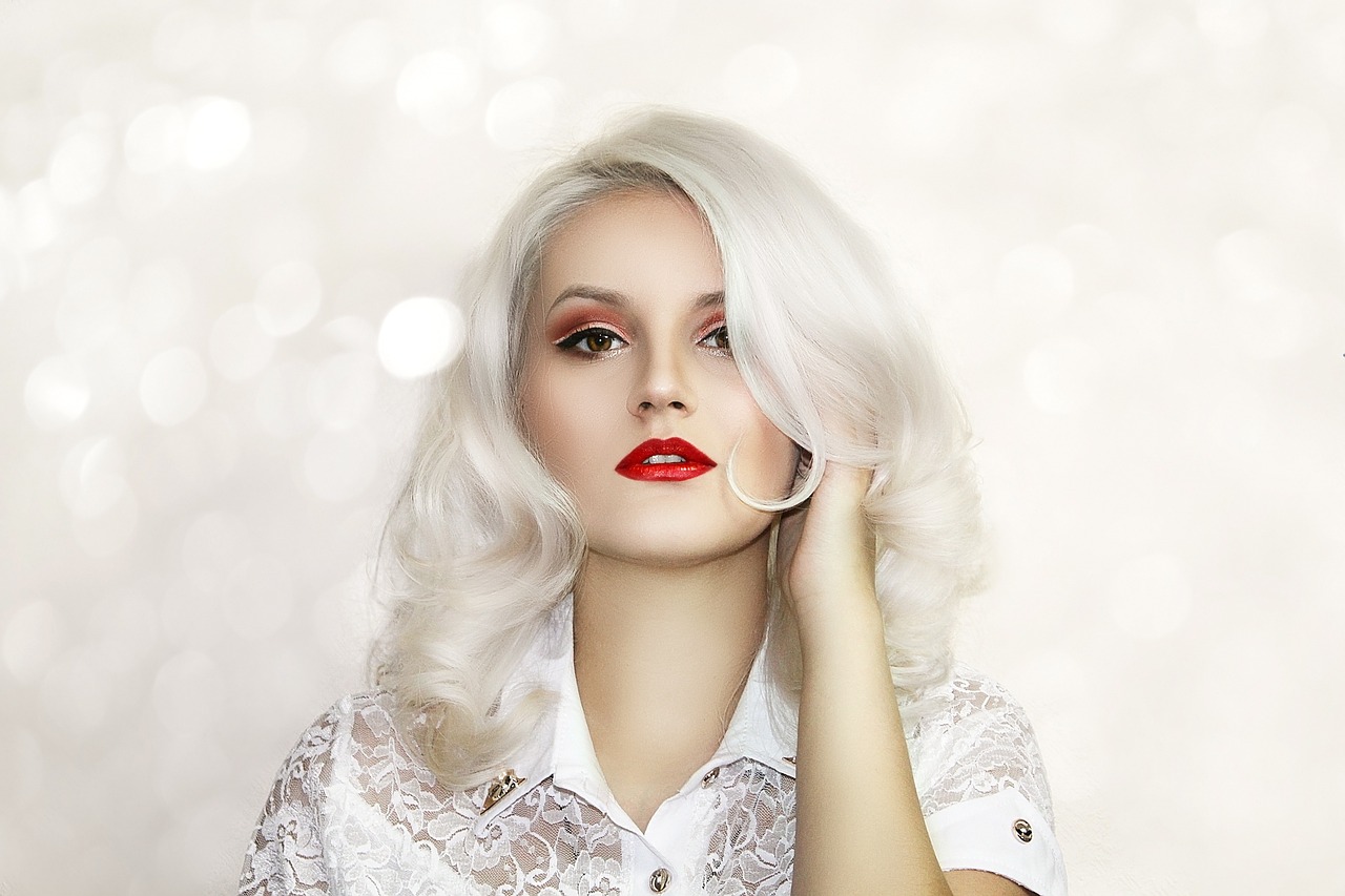 高冷女头最新潮流趋势与时尚解读,解读高冷女性的时尚魅力与流行趋势