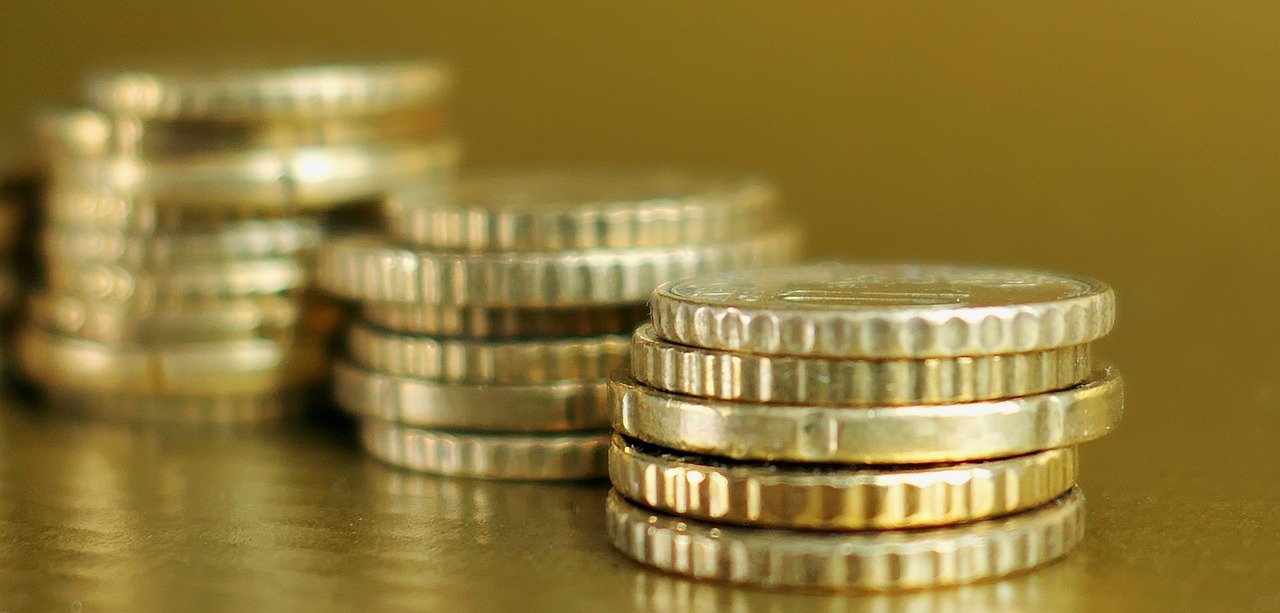 最新碳十价格动态及市场深远影响分析