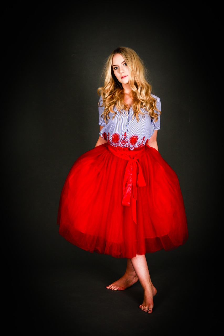 最新火爆连衣裙,引领时尚潮流的必备之选