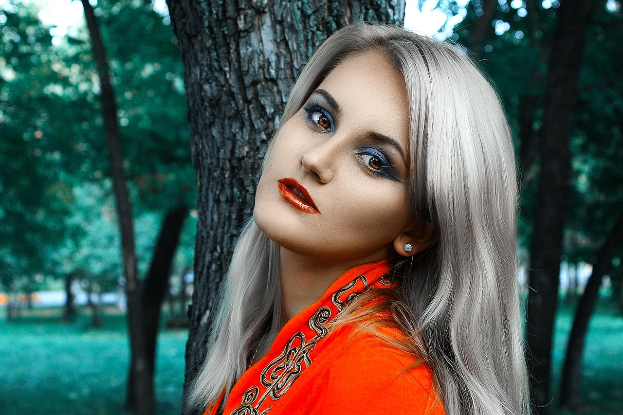 『最新卷发造型,时尚魅力与个性风采的完美融合』