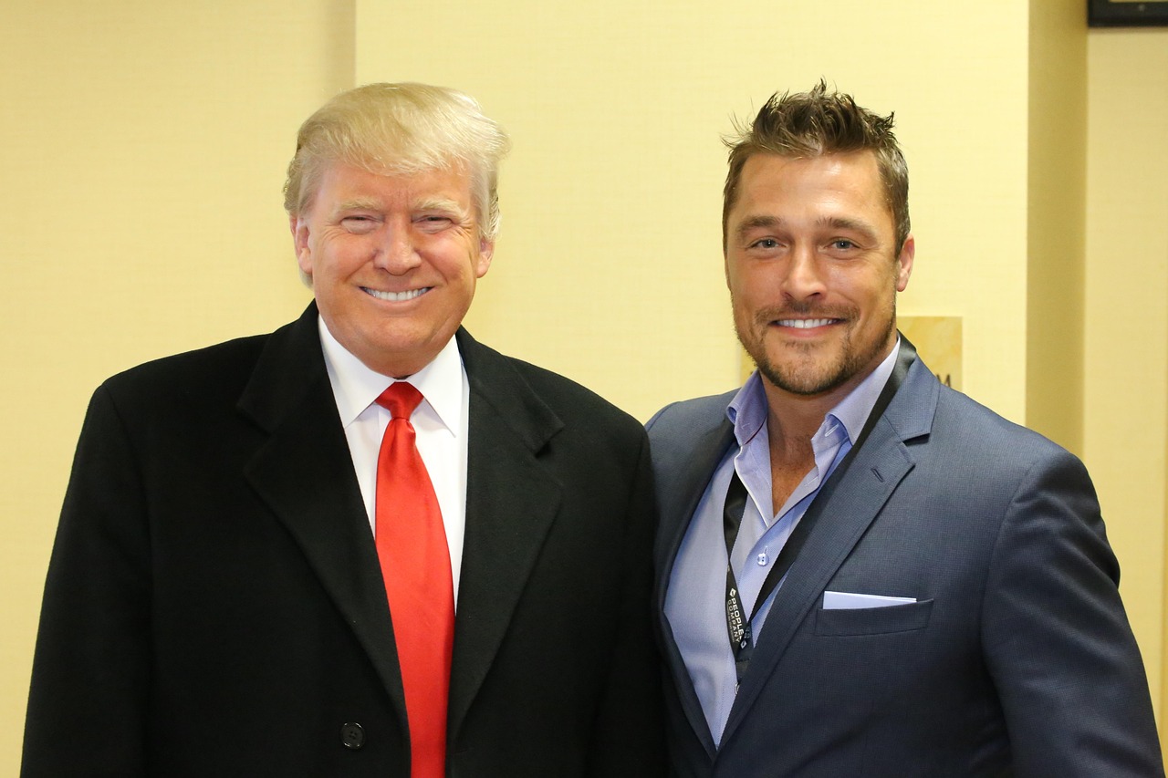 美国总统最新辩论,话语交锋,谁能赢得民心之战?