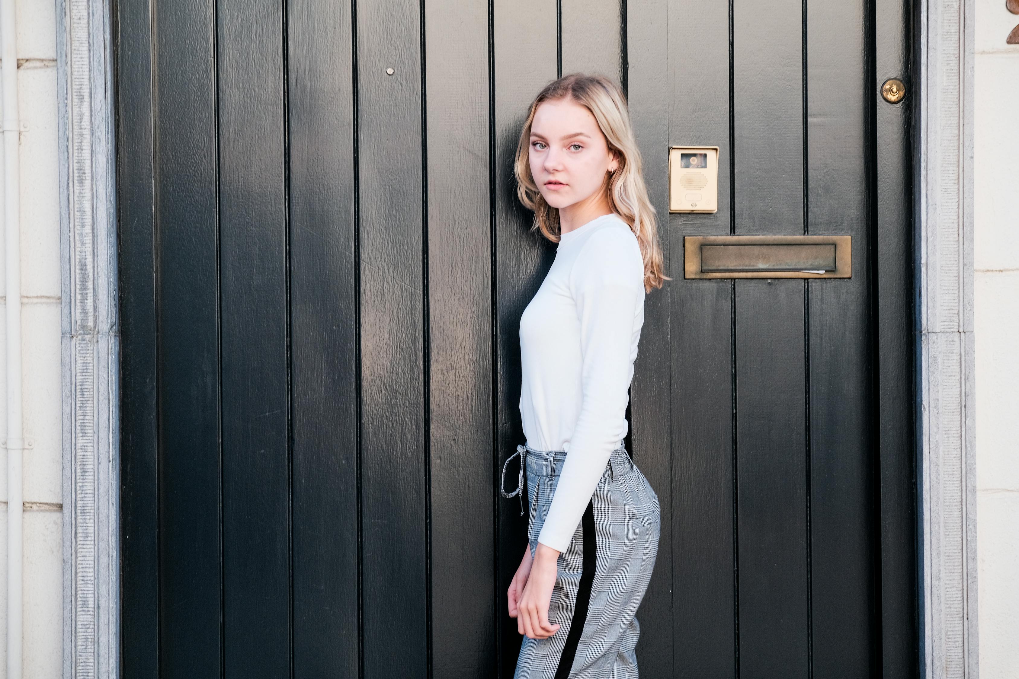 最新黑色短靴搭配图片,时尚潮流灵感大放送