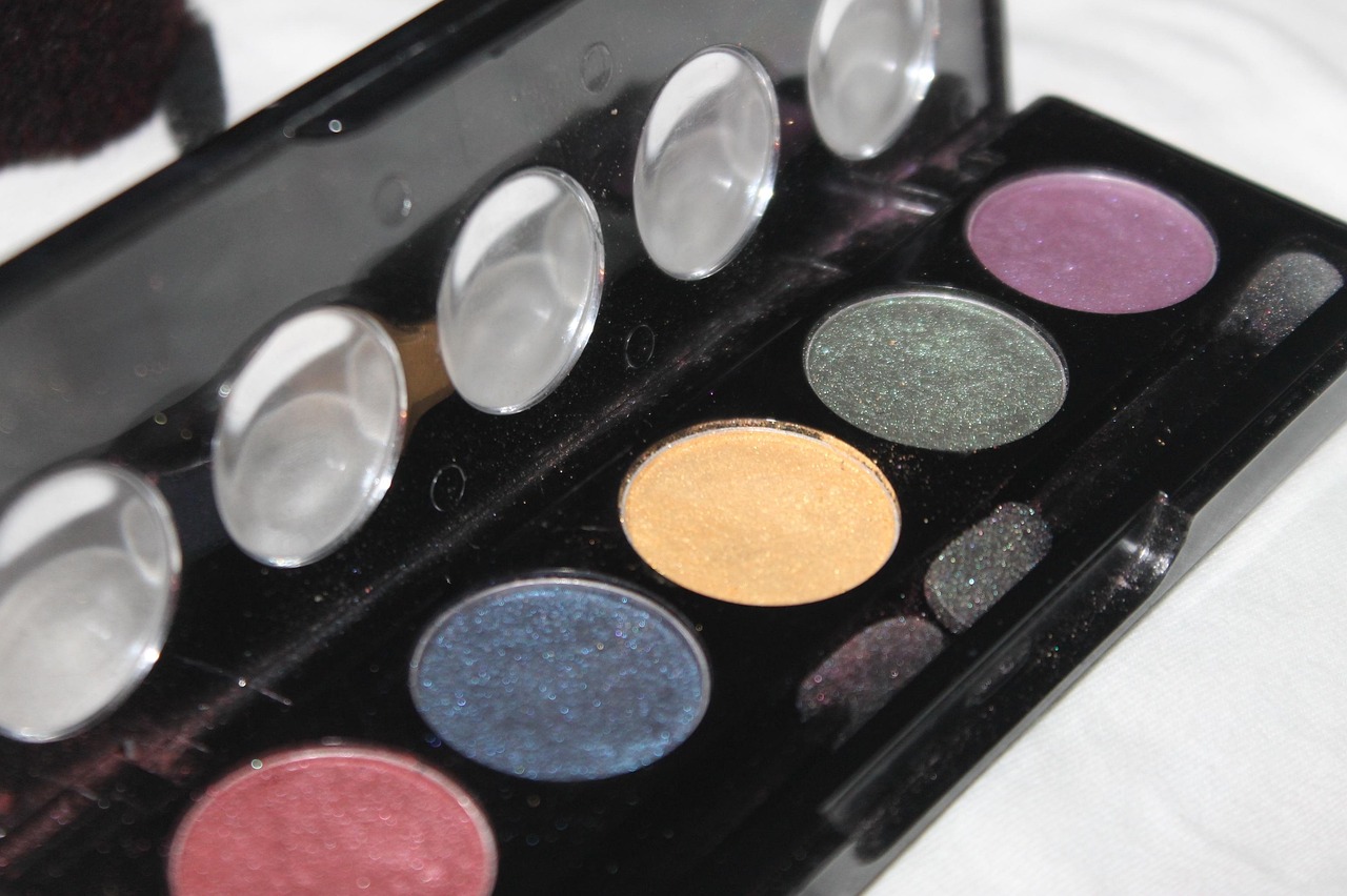 完美日记最新眼影系列，打造迷人眼妆的必备之选